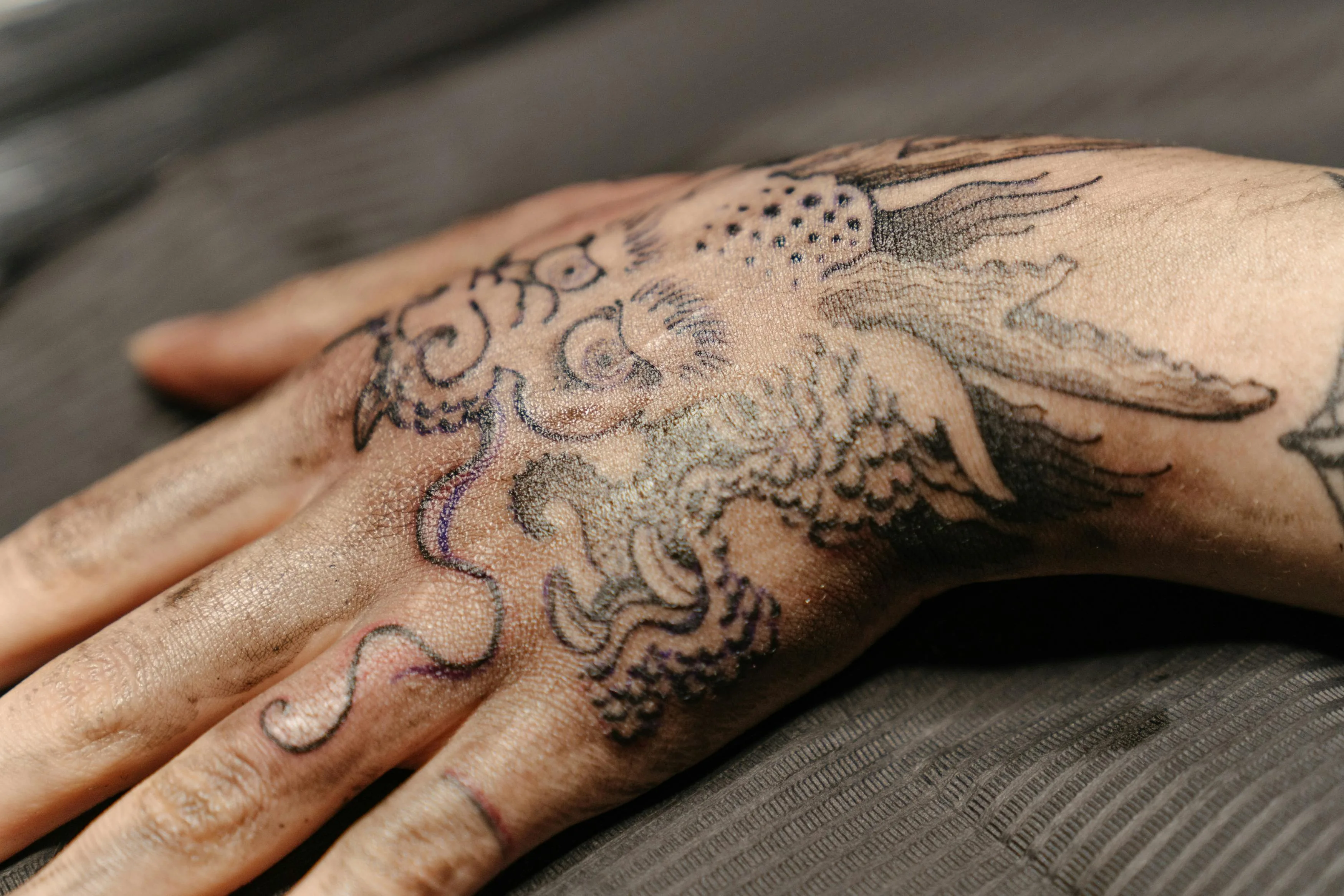 Tatouage Dotwork — Dragon détaillé par Skin Tattoo Lyon