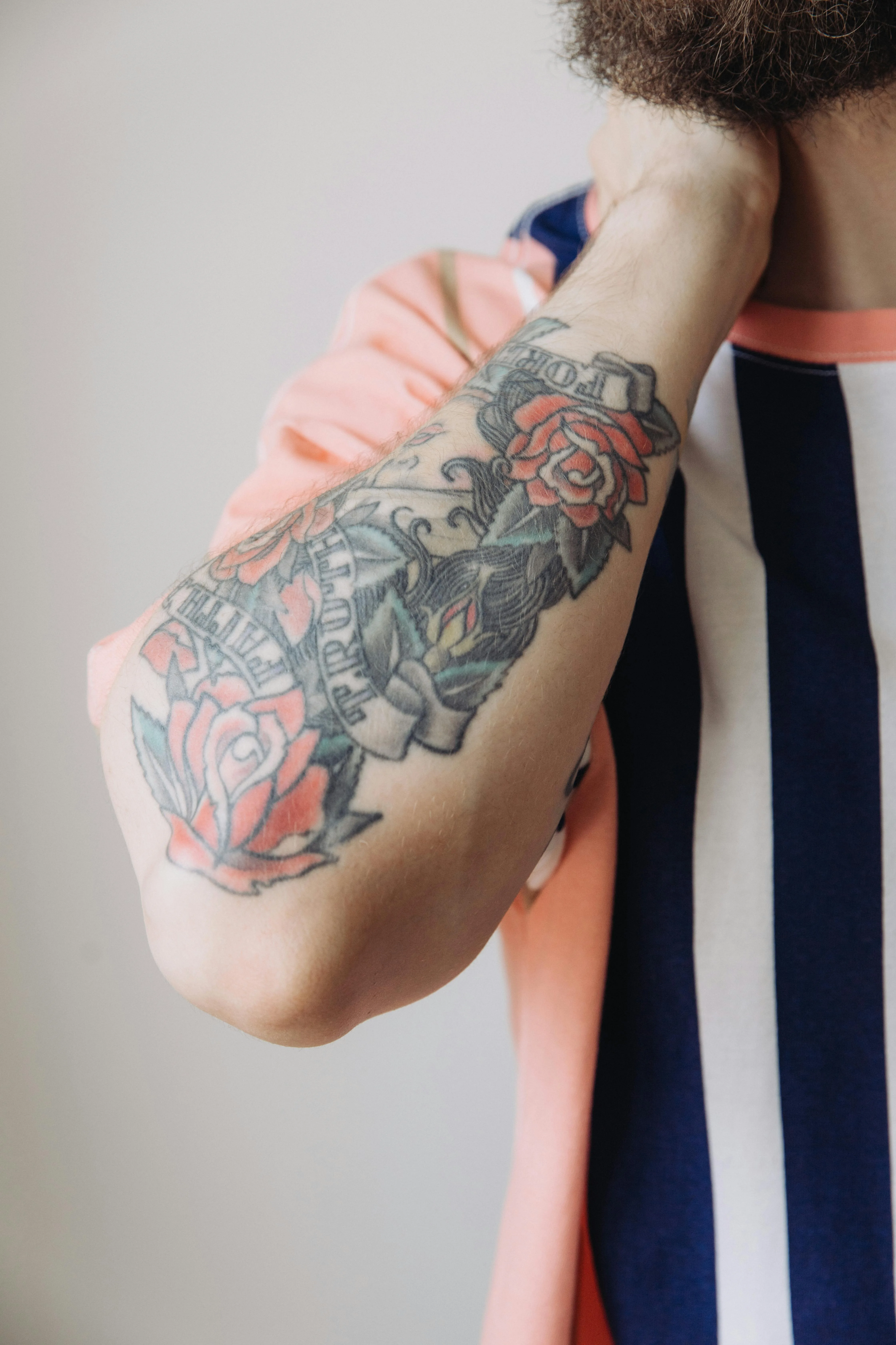 Tatouage Réalisme — Ancre et roses par Skin Tattoo Lyon