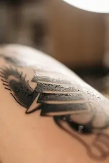 Tatouage Dotwork — Cœur sacré par Skin Tattoo Lyon