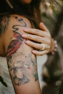 Tatouage Réalisme — Aquarelle florale par Skin Tattoo Lyon